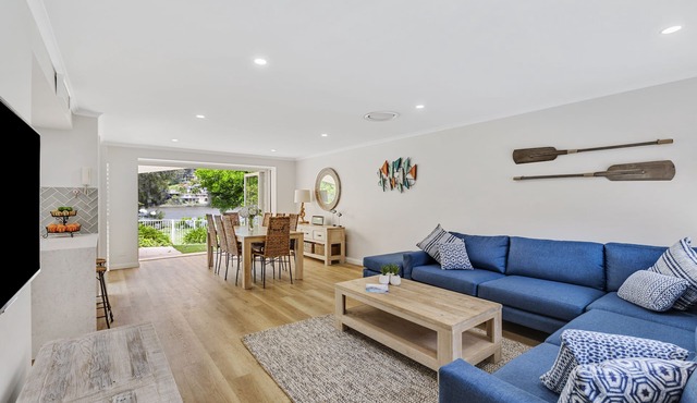 Avoca Shores Lakefront Getaway Walk to Beach