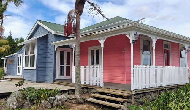 Avocado Orchard Escape with Mountain Views & Artist Studio, Pet-Friendly!