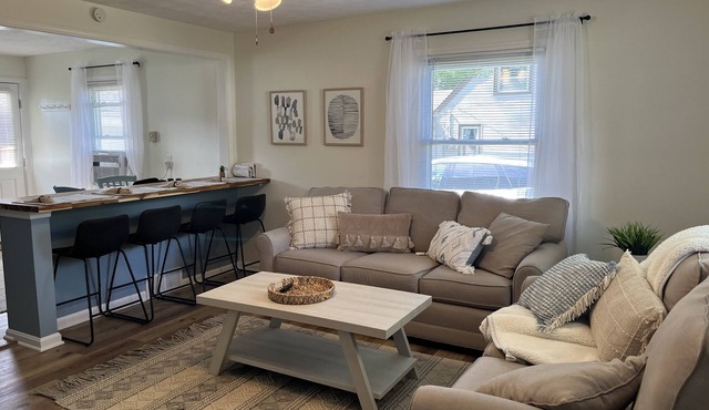 Avon Lake Updated 2 Bedroom Cottage near Lake Erie on Very Quite Wooded Street