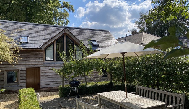 AVON TURN VIEW, romantic, with a garden in Alderbury