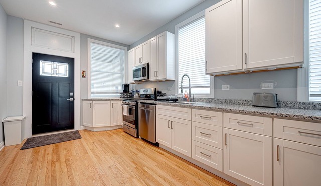 Avondale Condo Near Classic Bars, Eateries, and More! by AllSet Turnover