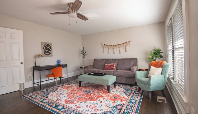 Avondale Haven: Near it All– WiFi, King Bed & Pets