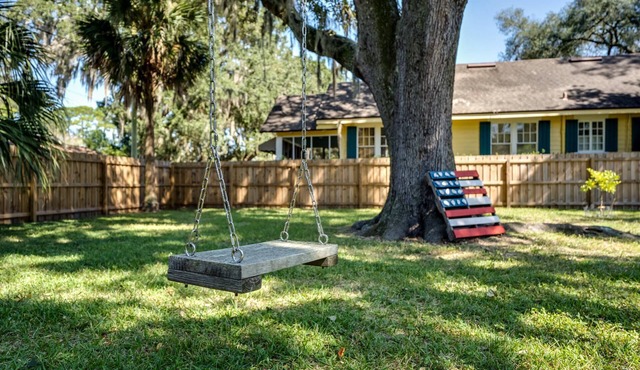 Avondale Home Large Serene Fenced Yard BBQ Firepit Swing Fruit Tree 10 Mins to River Dogs Ok