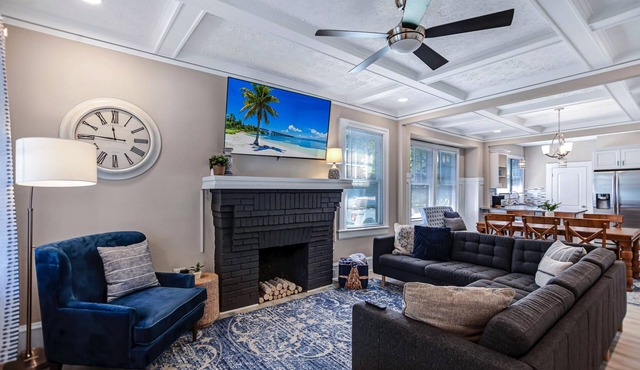 Avondale Home - Parks, shops, entertainment in walking distance