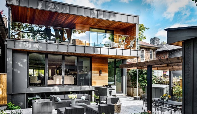 Award-winning 4 Bedroom Residence in mid-town