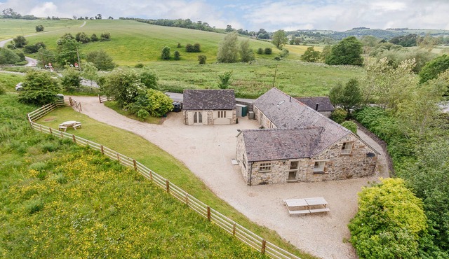 AWARD-WINNING, 5* LUXURY, TISSINGTON FORD BARN, DERBYSHIRE. 12 GUESTS & 2 DOGS