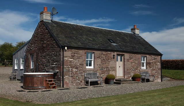 Award-Winning 5 Star Luxury Private Retreat - Hot Tub, Tennis, Fishing, Horses