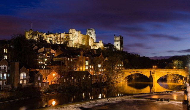 Award winning apartment, central and riverside with terrace and free car parking