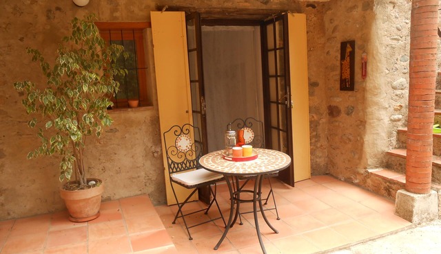 Award-winning Character Holiday Apartment in a Catalan Farmhouse (Casals)
