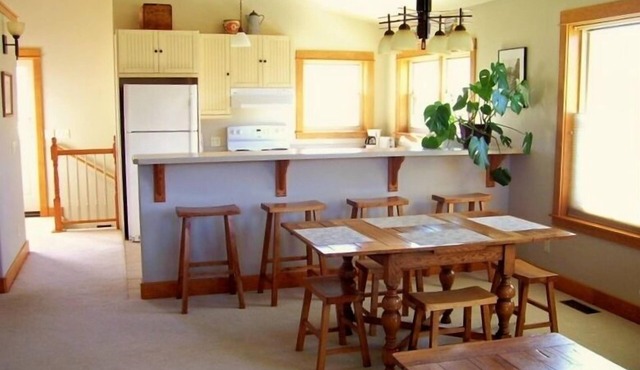 Award Winning Cow Creek Suite: Edge-Of-Town Quiet & Convenience With Great Views