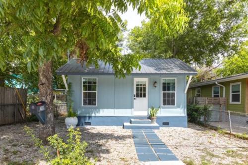 Award winning Cultural Heritage home -Walk to Lake, La BBQ & Eateries