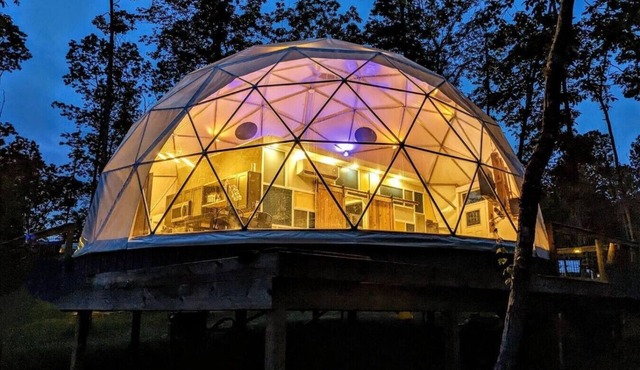Award-Winning Dome On 18 Acres Near State Parks, Trails, and Waterfalls