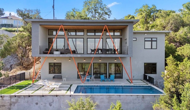 Award-Winning Modern Lakehouse w/Private Pool & Sunset Views