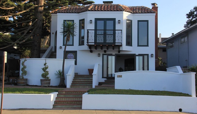 Award Winning Ocean Front Paradise 2 Bed 2 Bath