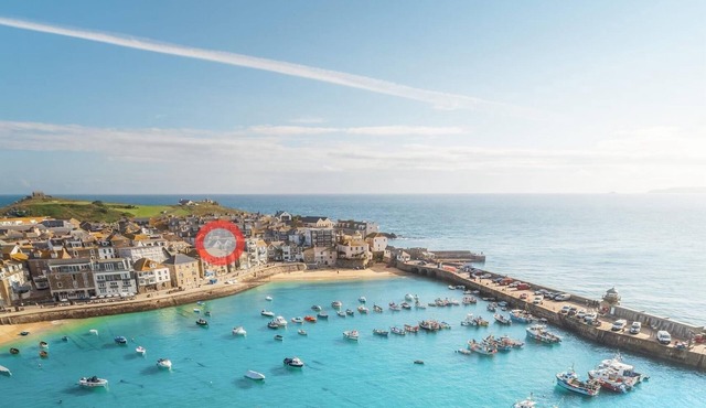 Award Winning Smuggler's Cabin A Basement Studio - sleeps 2 guests in 1 bedroom