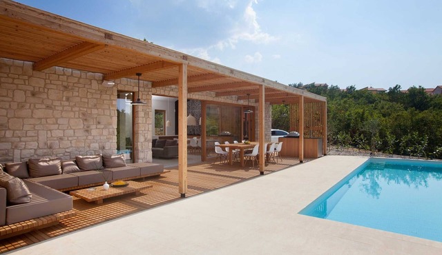 Awarded Design Villa Olea, Luxury Villa with heated pool & Seaview