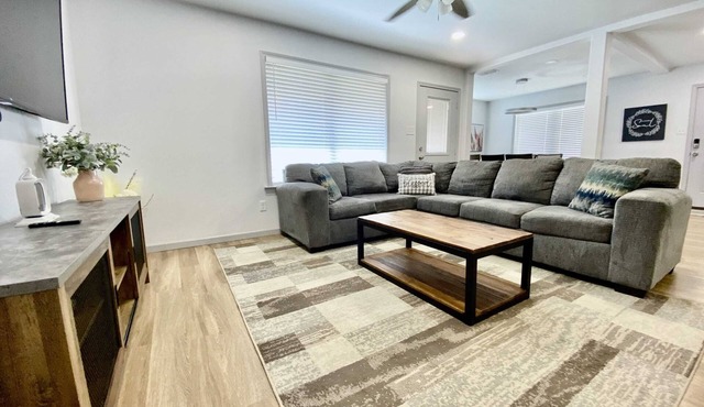 Away From Home Retreat - 3BR 2BA - NW Lubbock