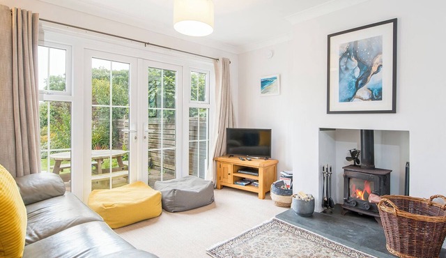 Awel y Mor, Holiday home Stackpole, Sleeps 6, 3 bedrooms, bathrooms