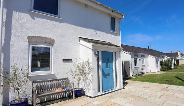 AWEL Y MOR, pet friendly, character holiday cottage in Morfa Nefyn