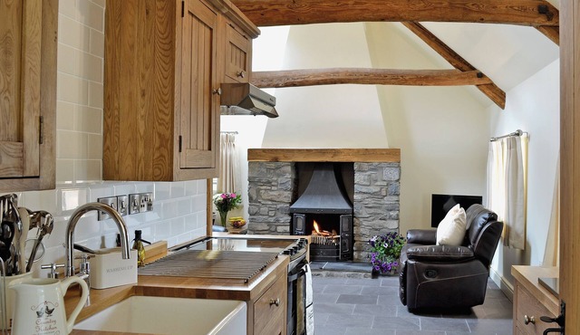 Awel y Mynydd - Mountain Breeze