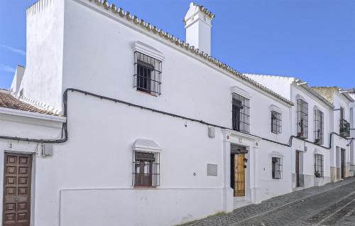 Awesome Home In Castilblanco De Los Ar