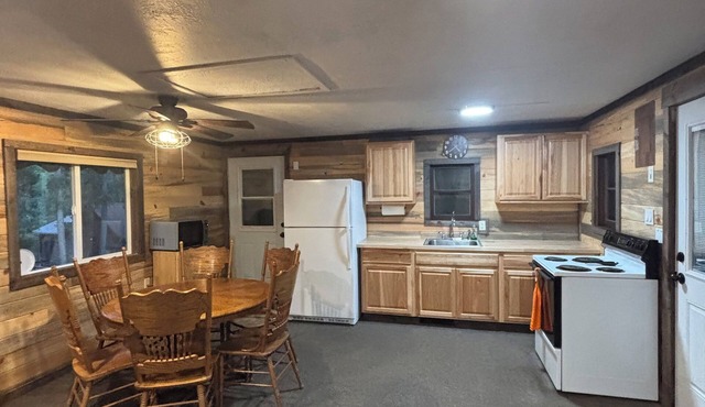 Awesome 1-bedroom cabin in Neihart perfect for a cozy getaway