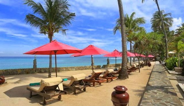 Awesome 1 Bedroom, Private Pool, few steps to the beach