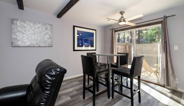 Awesome 2-bedroom cottage in welcoming Incline Village