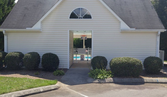Awesome ! 2 Bedroom , 2 Bath, With A Swimming Pool!