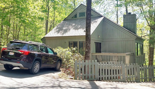 Awesome 2 Bedroom Chalet With Loft Sleeps 8 Max At Beautiful Big Canoe, GA.
