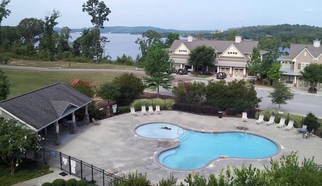 Awesome 3 Bedroom, 2 Bath, Lakefront Condo