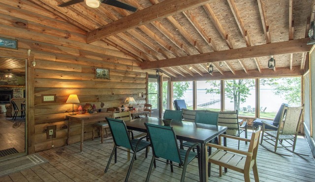 Awesome 3 Bedroom Cabin with Spectacular Lake View!