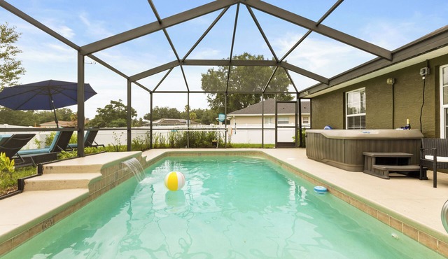Awesome 4-bedroom house with pool and hot tub in welcoming Ocala
