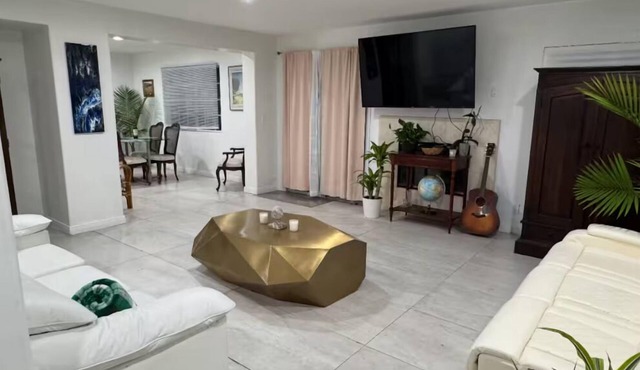 Awesome 4-bedroom house in welcoming Redondo Beach neighborhood