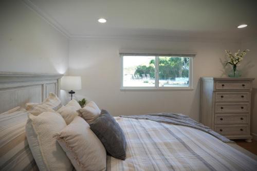 Awesome 5 bedroom 3 bath pool home with in-ground jacuzzi