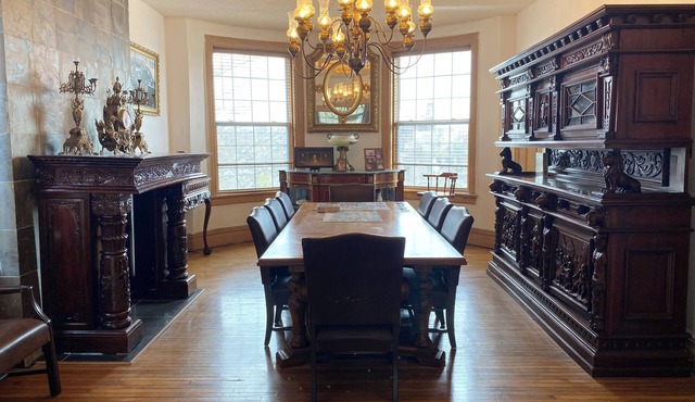 Awesome 5-bedroom house in welcoming Pittsburgh neighborhood