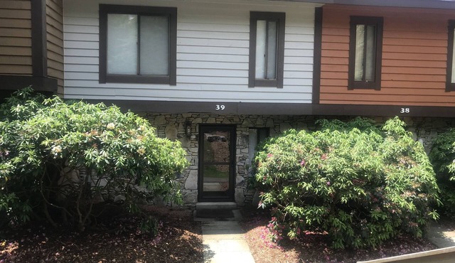 Awesome 7 Springs Townhouse - Sleeps 8. On Resort Premises. Wifi and More!