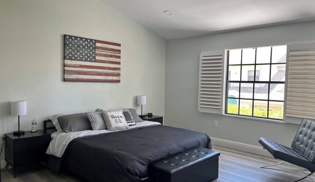Awesome! 8 minutes to the Beach. Completely renovated Townhome-Pool, garage, BBQ
