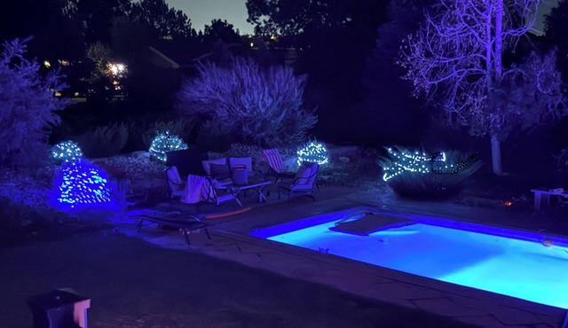 ~AWESOME AIRPARK HOME~ with Great amenities-3 bedroom 2 level large home