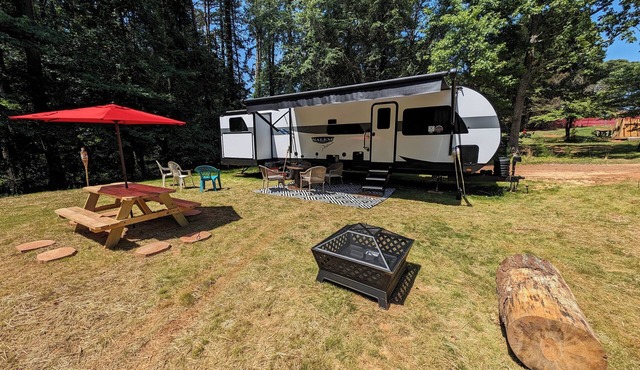 AWESOME AND FUN campground in Fairburn. GREAT FOR KIDS, CAMP FIRE, SWIMMING POOL