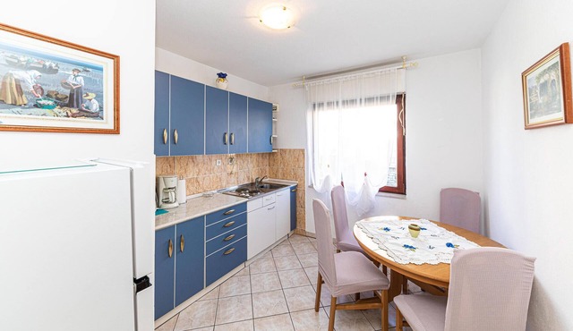 Awesome apartment in Kastel Kambelovac with WiFi