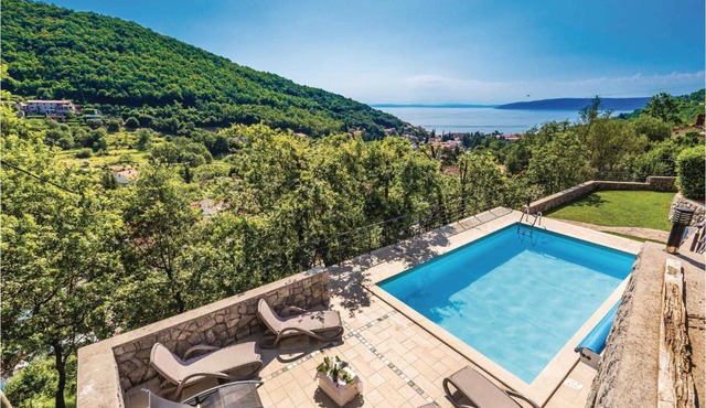 Awesome Apartment In Moscenicka Draga