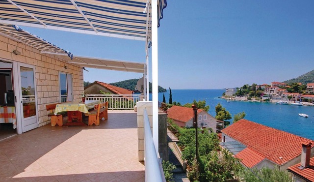 Awesome apartment in Brna with house sea view