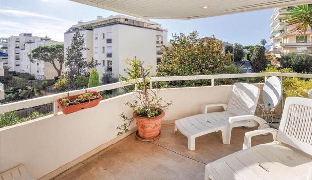 Awesome Apartment In Cannes With Kitchen