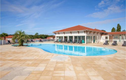 Awesome Apartment In Cassen With Swimming Pool