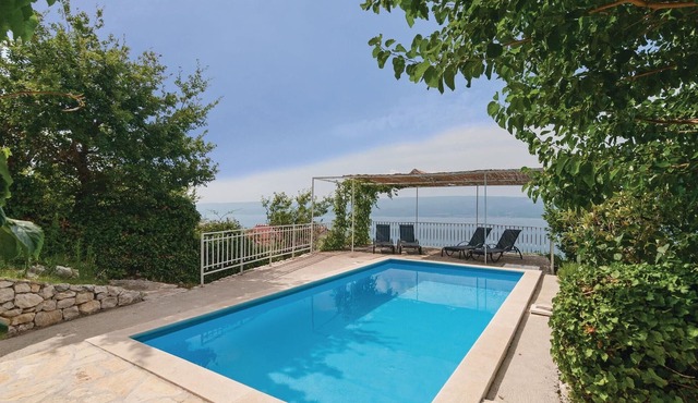 Awesome apartment in Duce with WiFi
