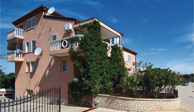 Awesome apartment in Galizana with 1 Bedrooms and WiFi