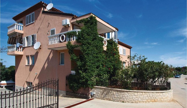 Awesome apartment in Galizana with 1 Bedrooms and WiFi