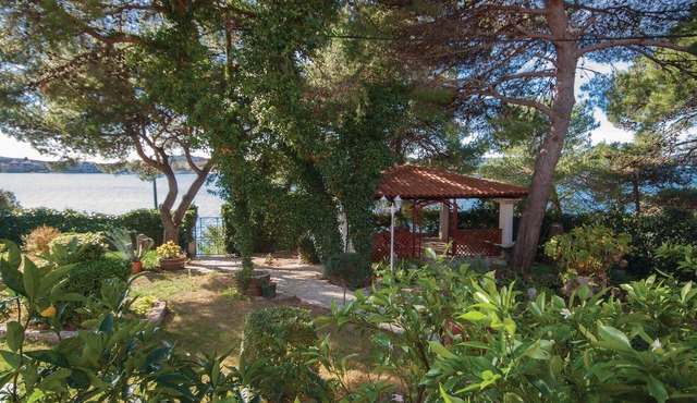 Awesome apartment in Brodarica