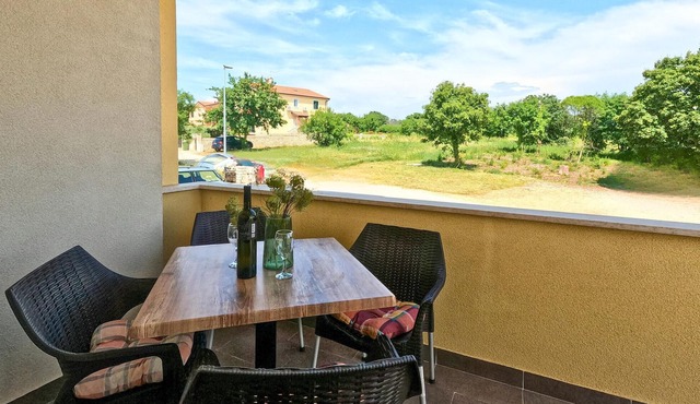Awesome apartment in Lovrecica with WiFi